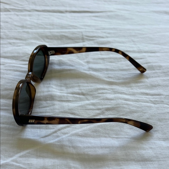 Le Specs Outta Love in Brown Tort Green Mono Sunglasses - Picture 2 of 6